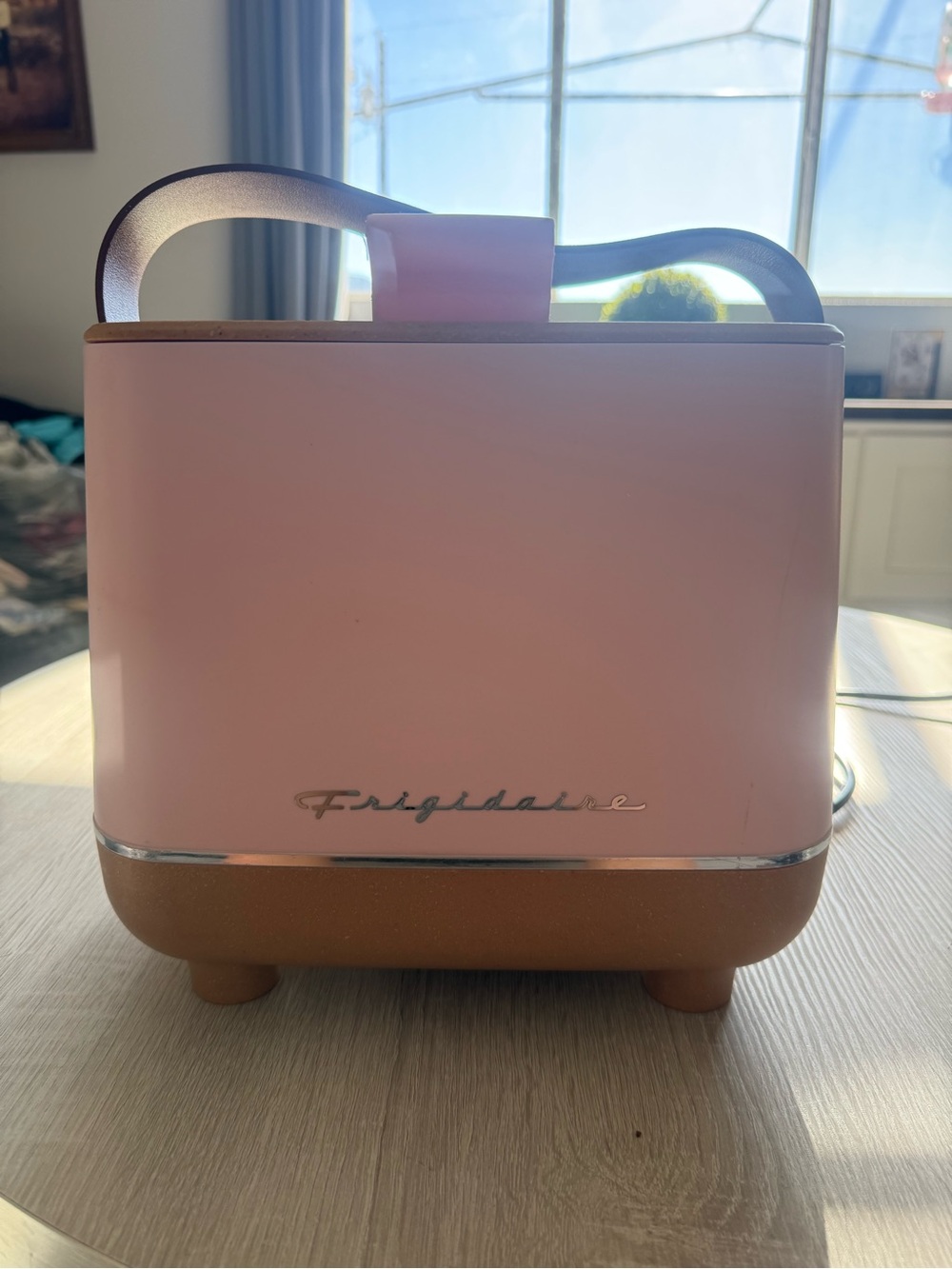 Frigidaire Pink Retro Mini Cooler